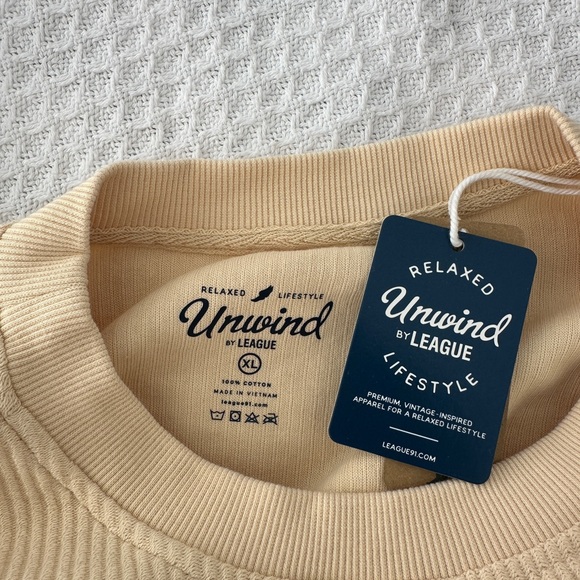 cropped ribbed butter yellow UNC pullover sweatshirt 
Size XL - Picture 3 of 3